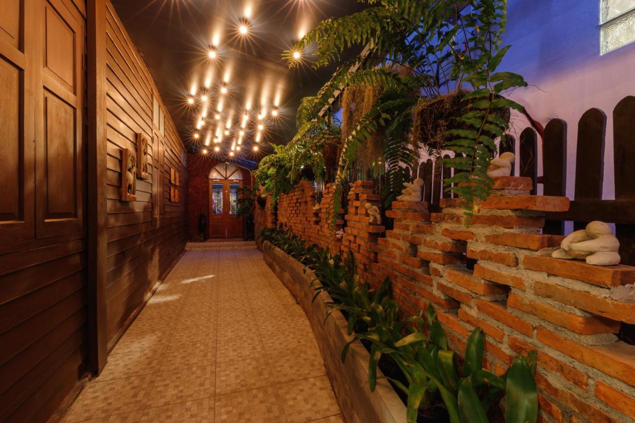 Ilili House Hostel Chiang Mai Buitenkant foto